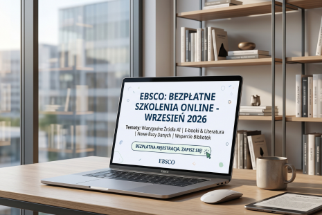 Zdjęcie przedstawia otwarty laptop z informacją o bezpłatnych szkoleniach online, stojący na drewnianym biurku w nowoczesnym, przeszklonym wnętrzu z regałem pełnym książek. Grafika wykonana z pomocą AI.